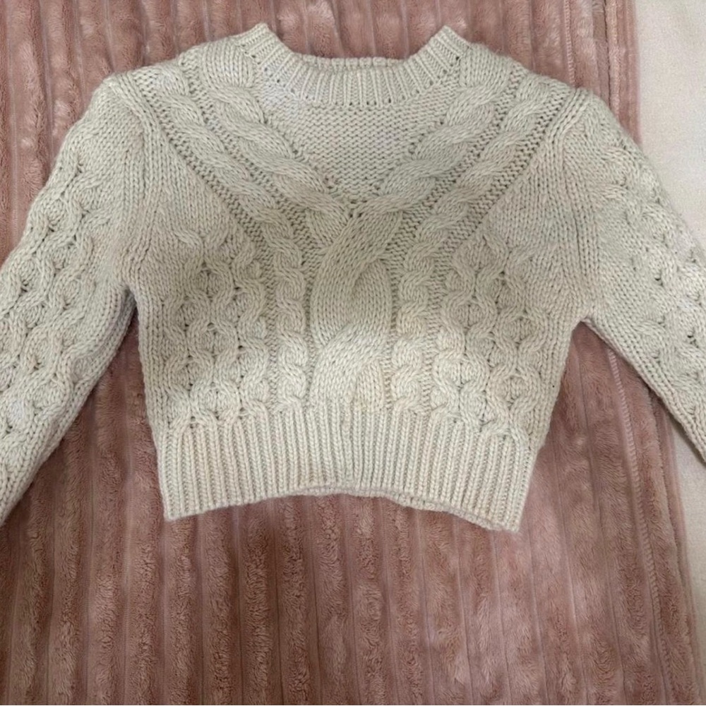 Zara Cream V-Neck Cable Knit Sweater